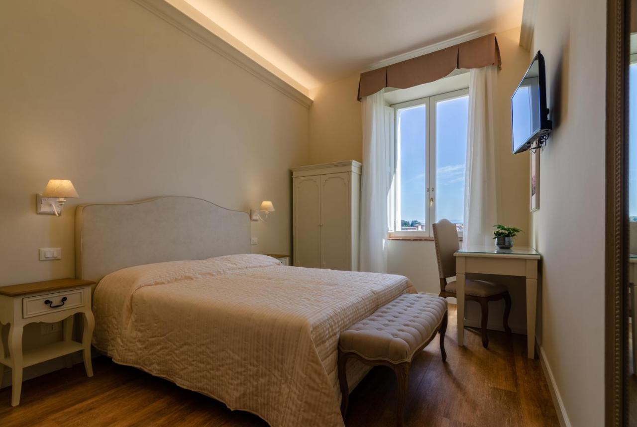 Deluxe Double or Twin Room Garden View
