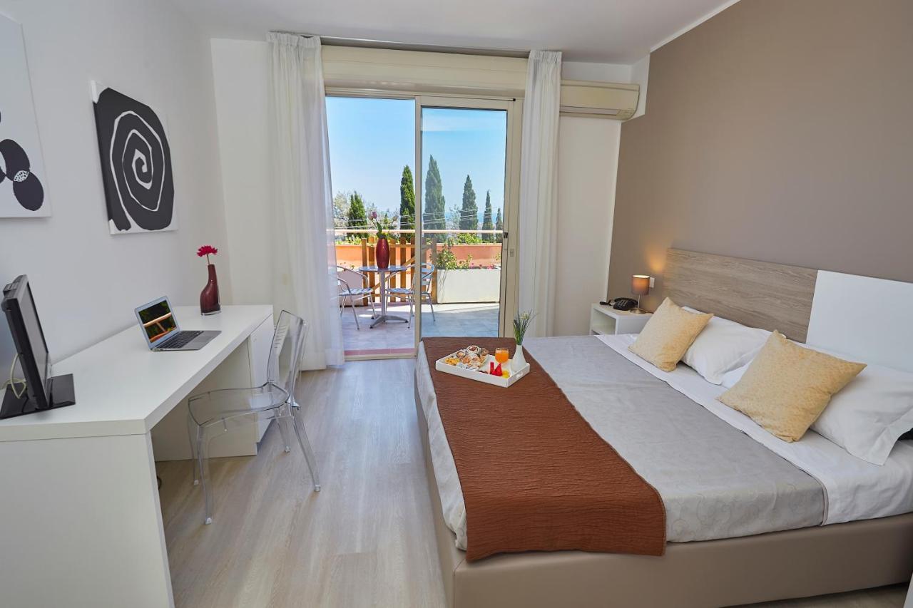 Chambre Double ou Lits Jumeaux Standard - Vue Partielle