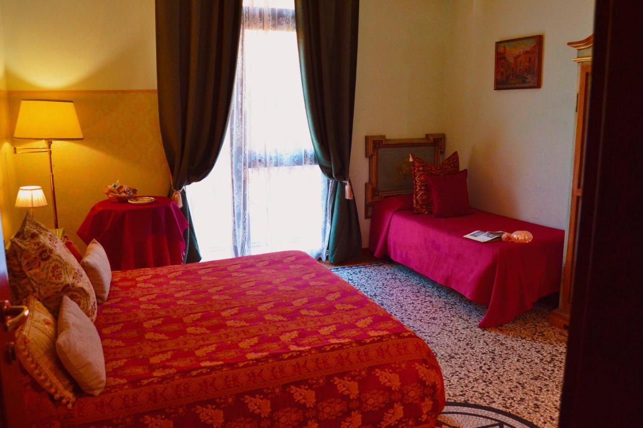 Dreibettzimmer mit Gemeinschaftsbad