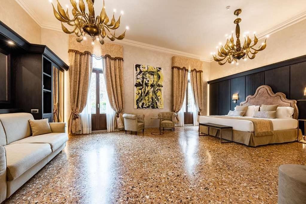 Suite with Balcony,1183450606:JPEG