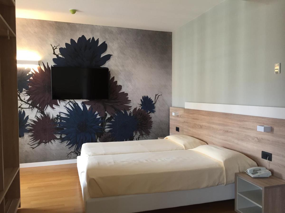 Familienzimmer mit seitlichem Meerblick