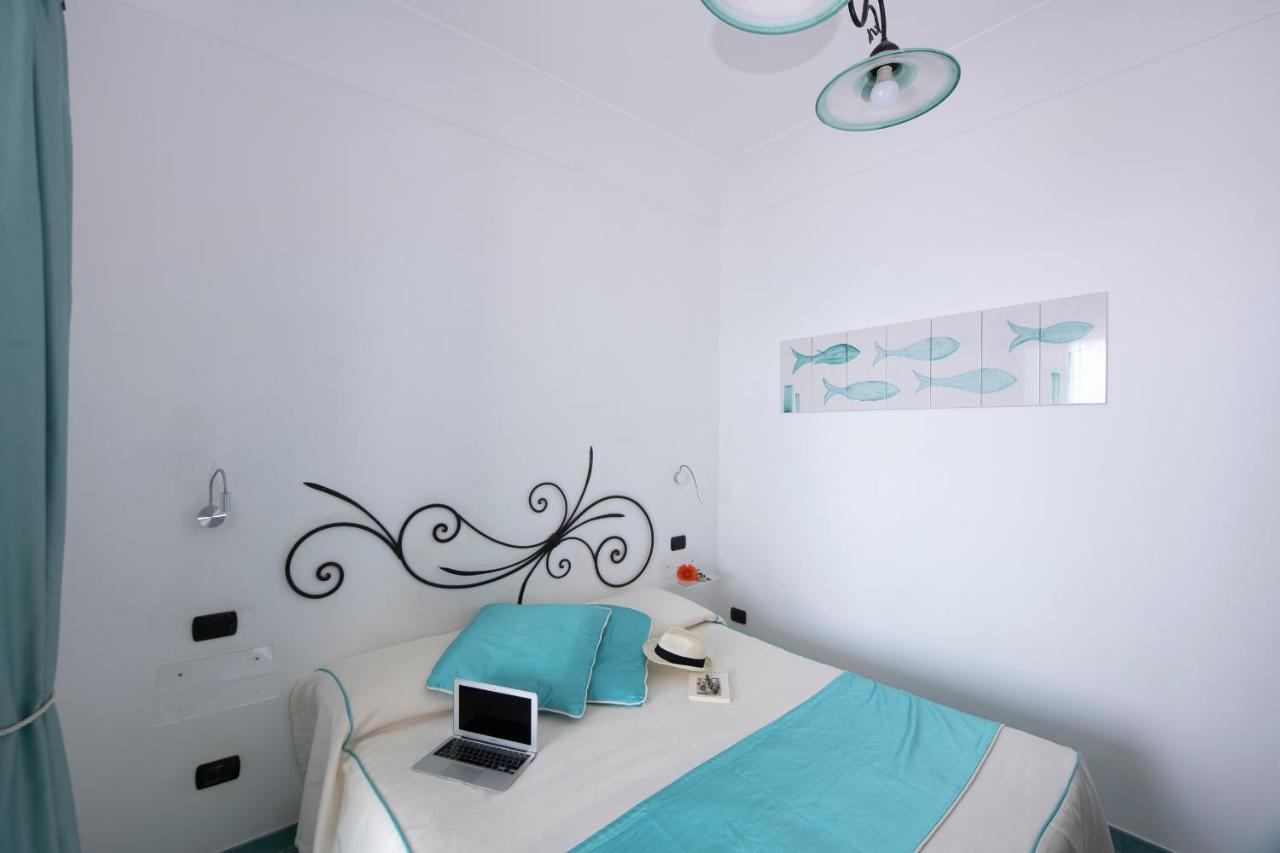 Quarto Clássico com Cama de Casal ou 2 de Solteiro