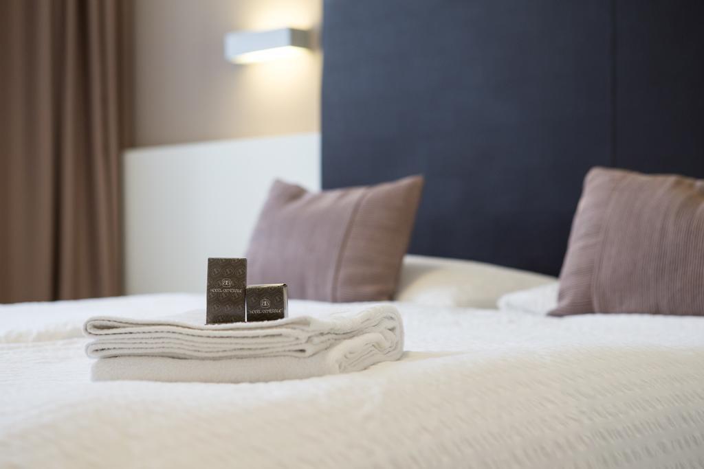 Doppel- oder Zweibettzimmer