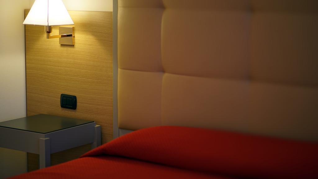 Double or Twin Room,679053759:JPEG