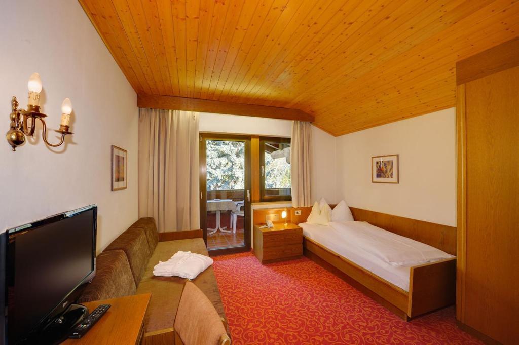 Standard Single Room,1580154156:JPEG
