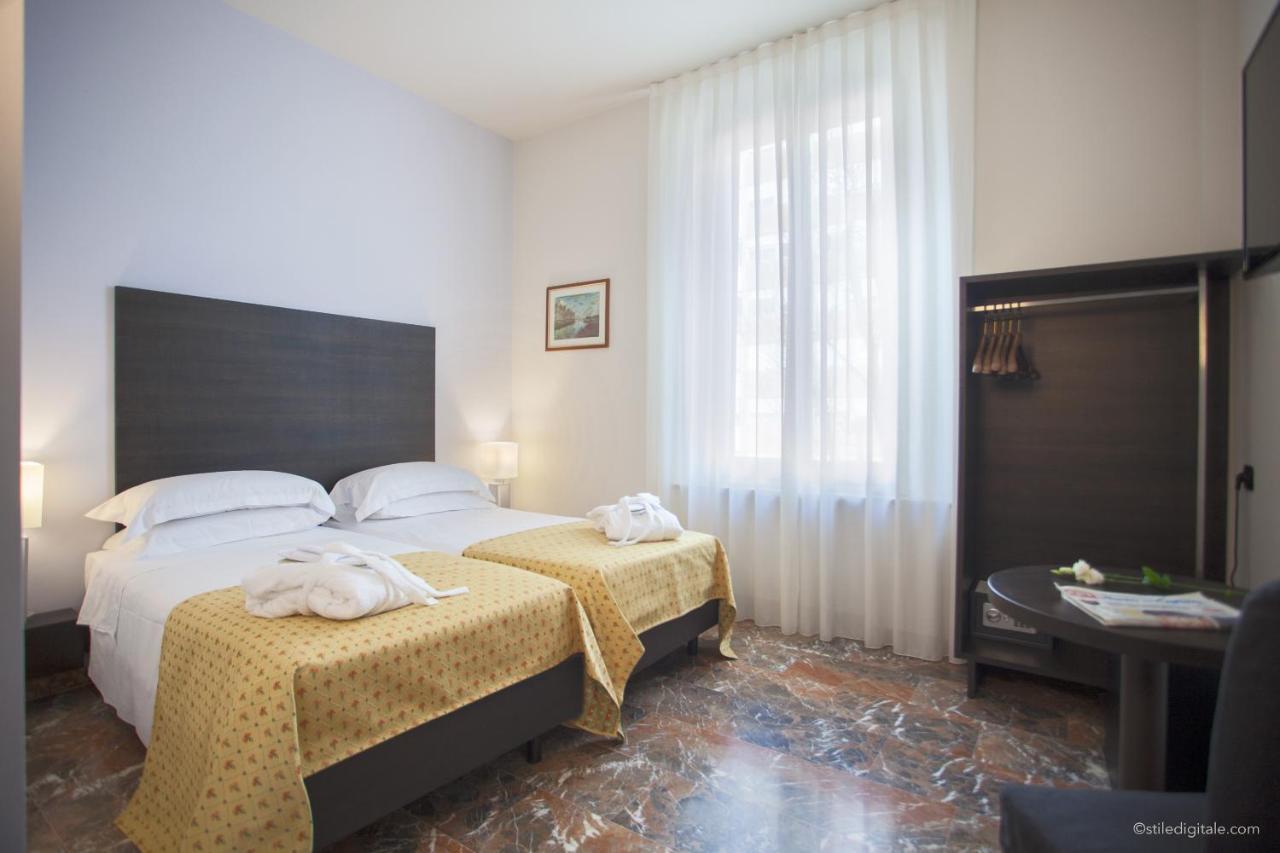 Quarto com 2 Camas de Solteiro