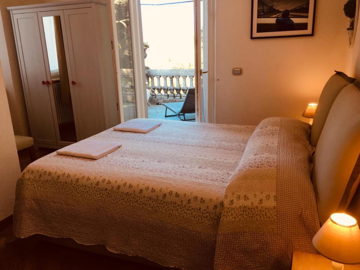 Double Room with Lake View and Terrace