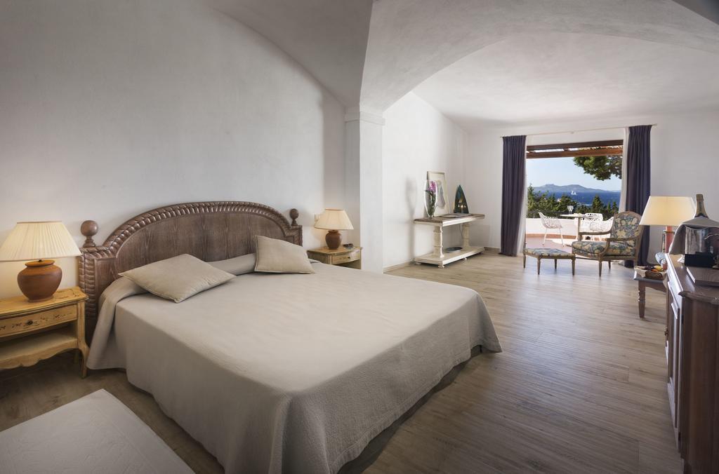 Zimmer mit Queensize-Bett und Meerblick