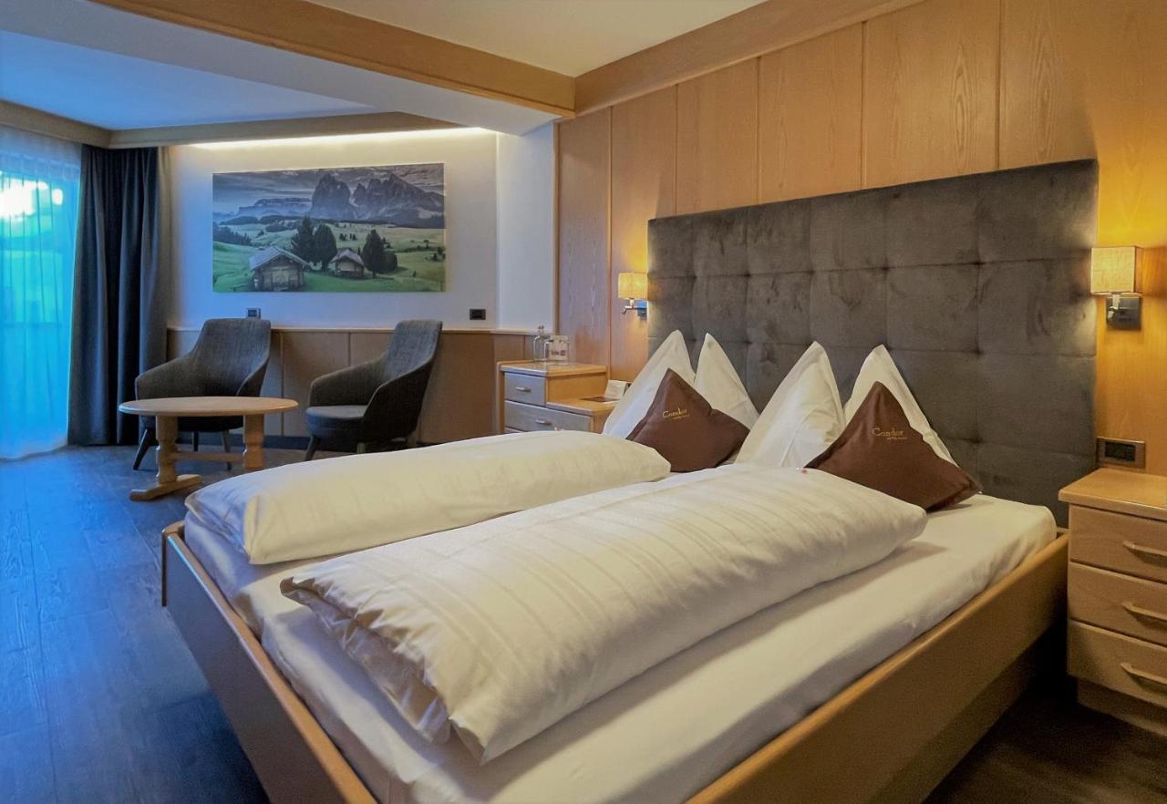 Dreibettzimmer mit Bergblick