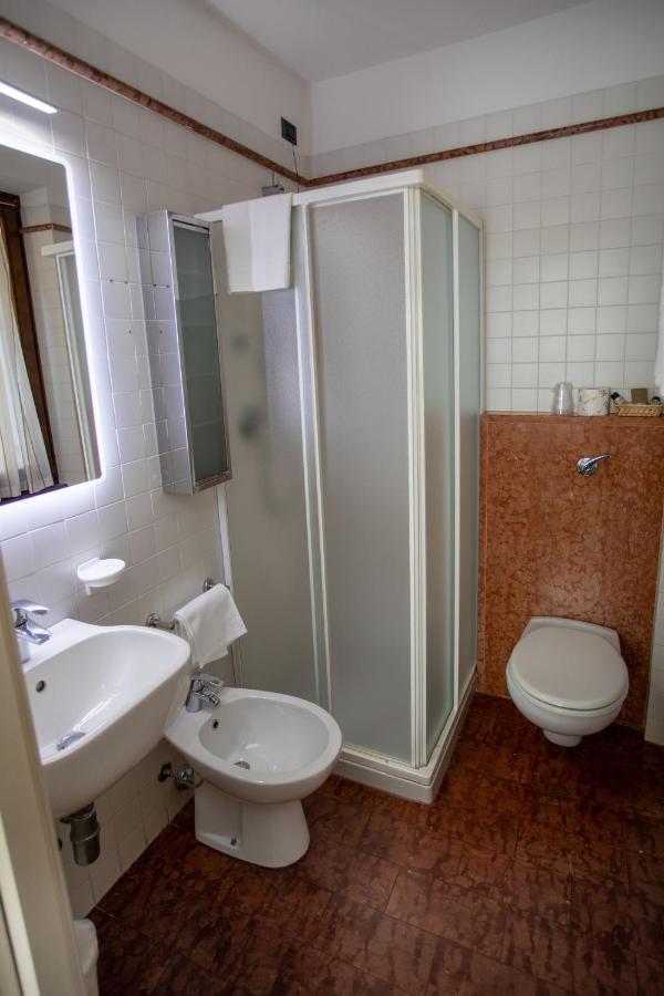 Queen Room with Two Queen Beds,1197856135:JPEG