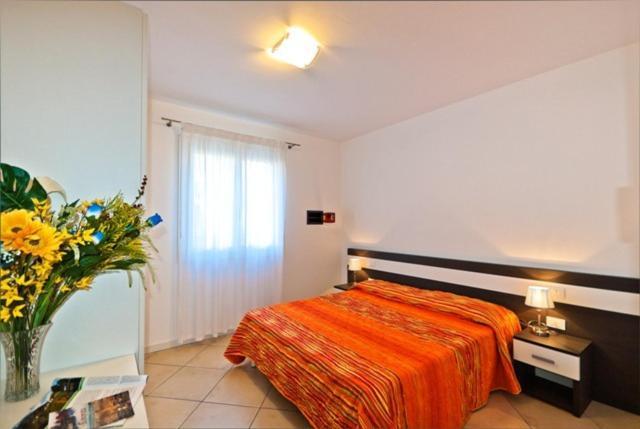 Deluxe One-Bedroom Apartment