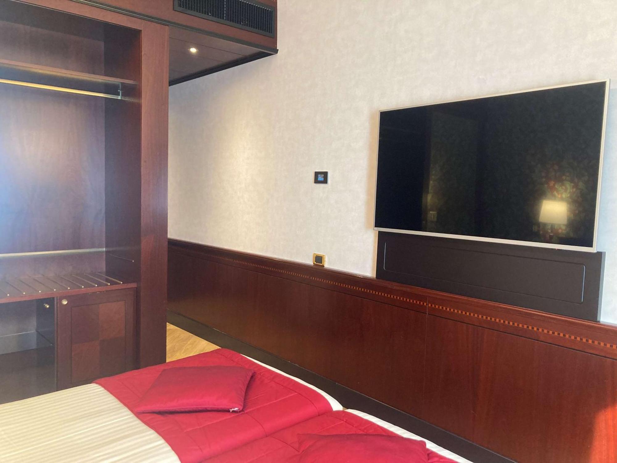 Comfy twin,1209209614:JPEG