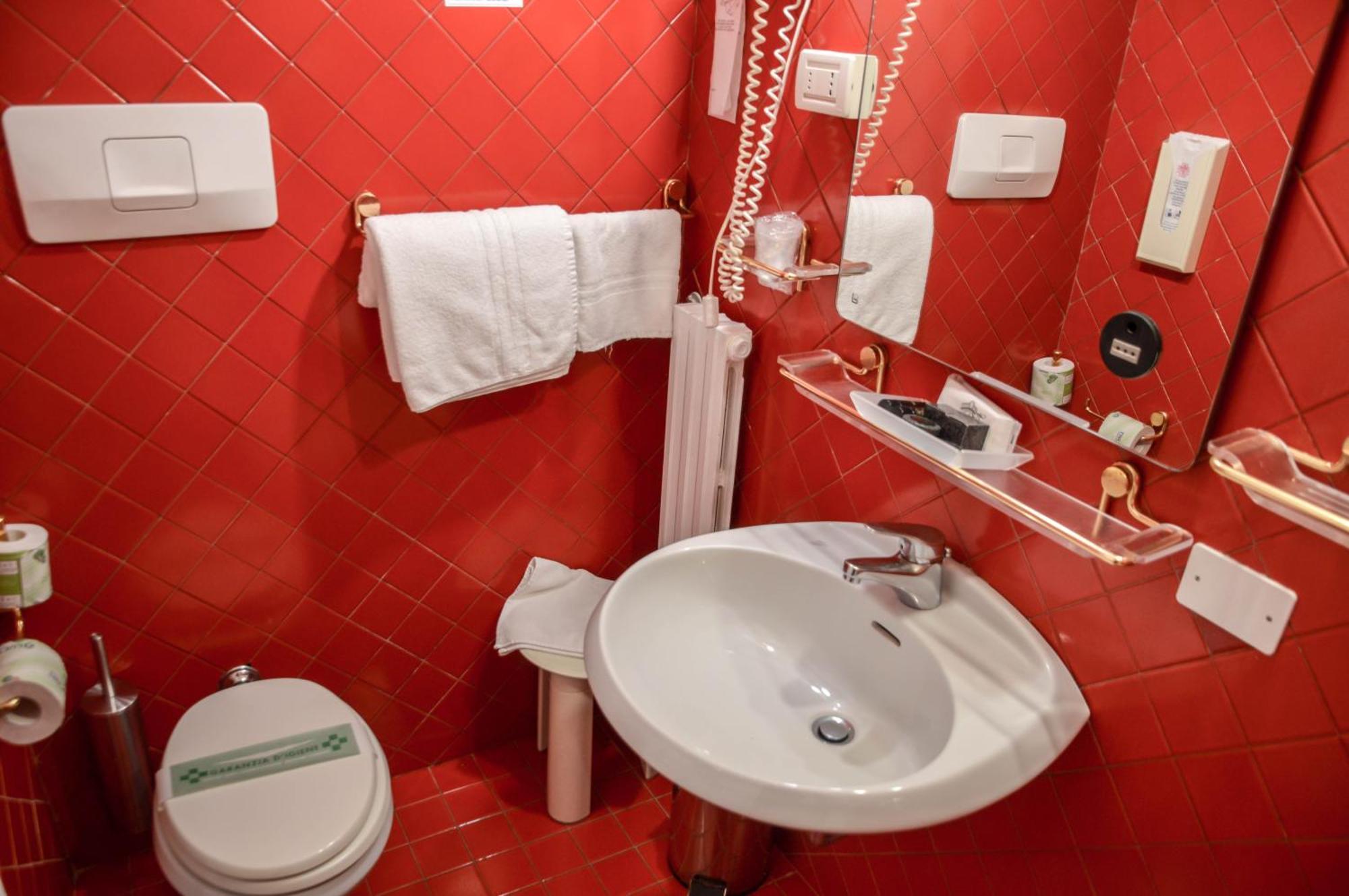 Single Room,1433196406:JPEG
