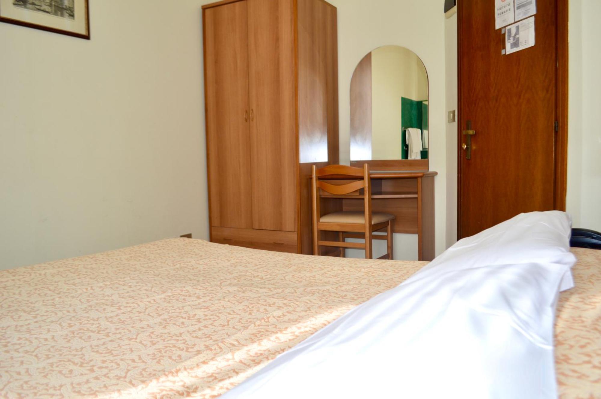 Tweepersoonskamer met 1 of 2 Bedden en Gedeelde Badkamer