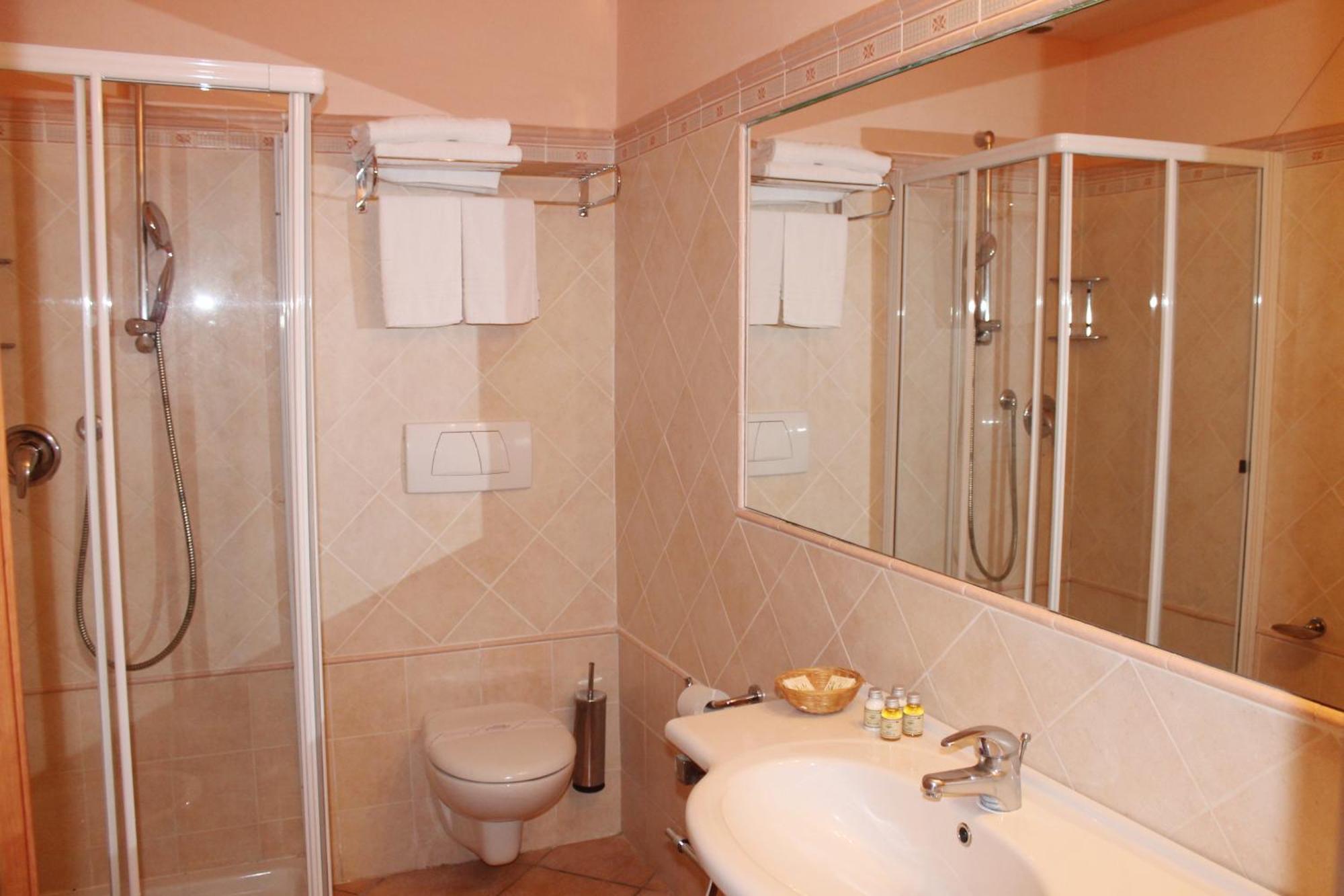 Chambre Familiale Standard (2 adultes + 1 enfant)