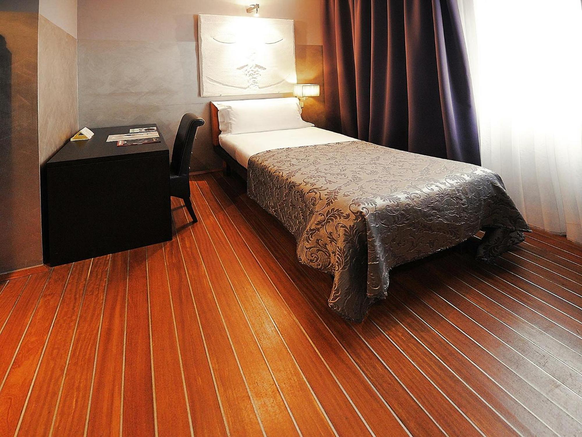 Single Room,1209542965:JPEG