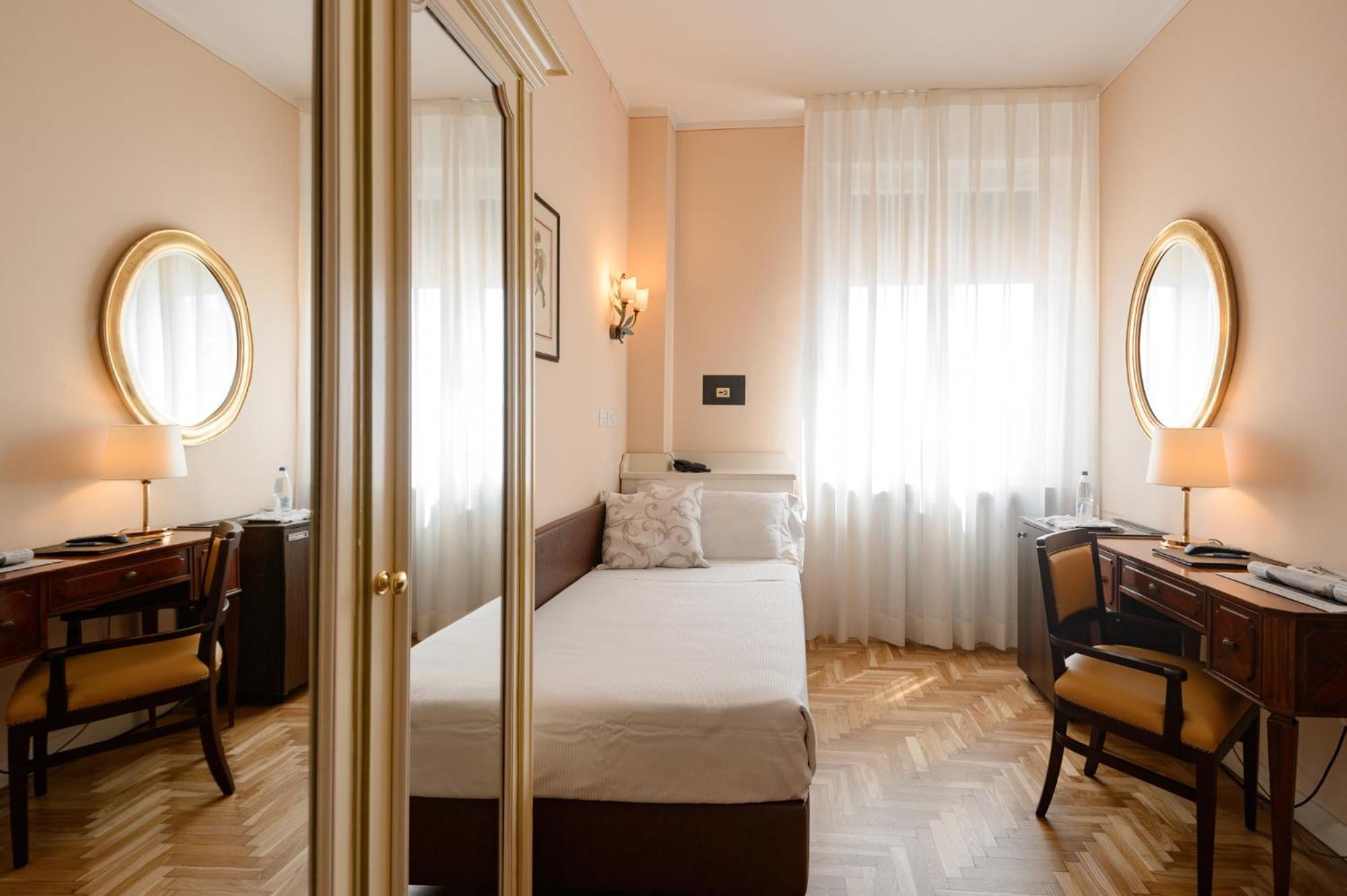 Triple Room,742842967:JPEG