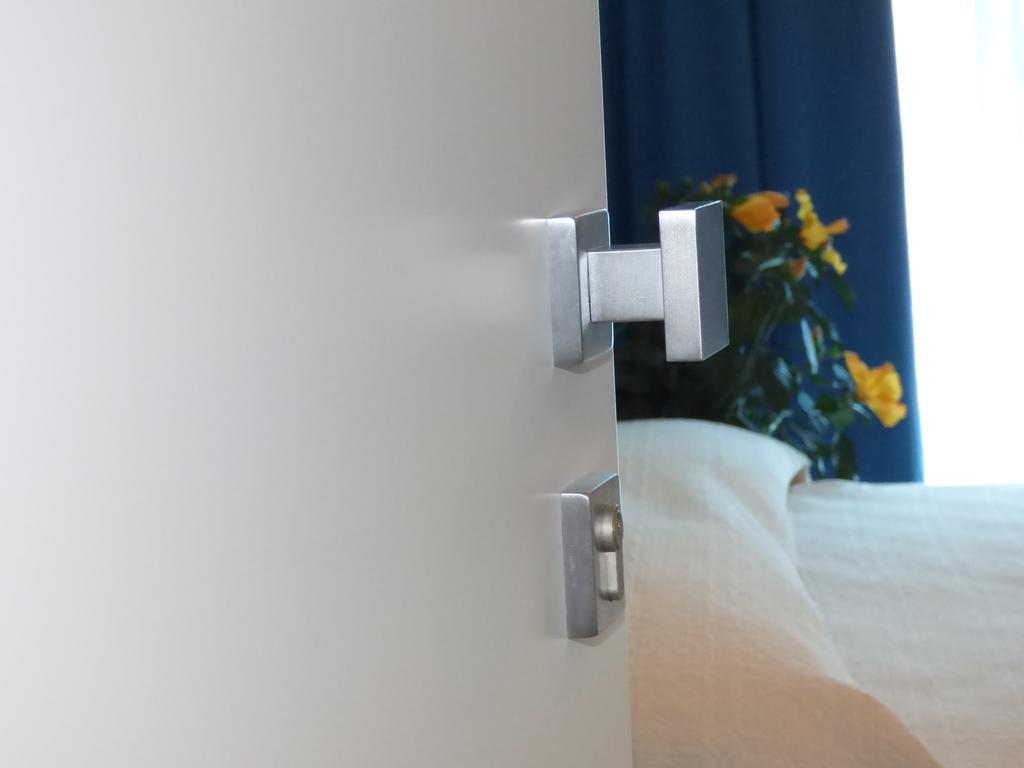 Basic Triple Room,663490749:JPEG
