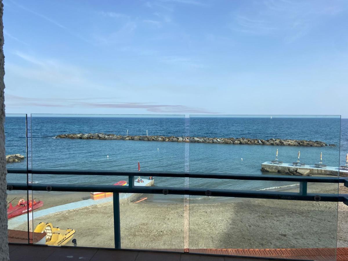 Deluxe tweepersoonskamer met balkon en uitzicht op zee