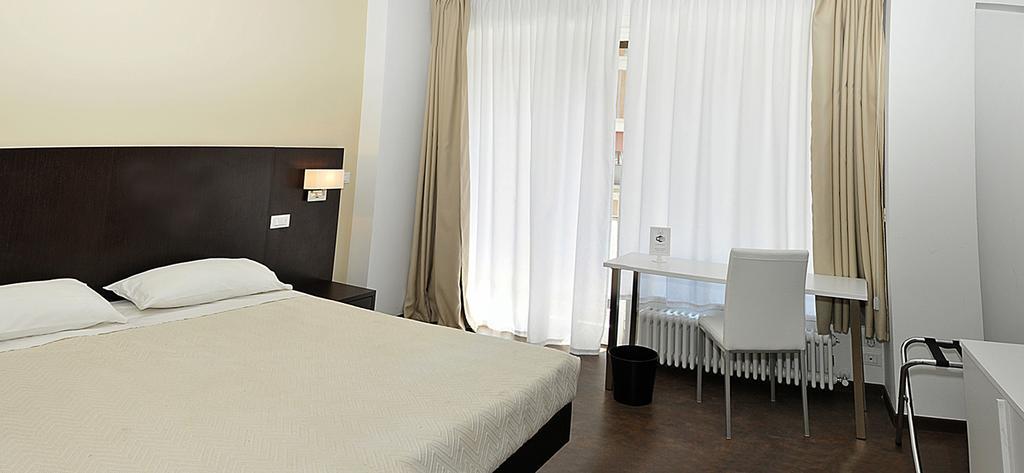 Doppel- oder Zweibettzimmer