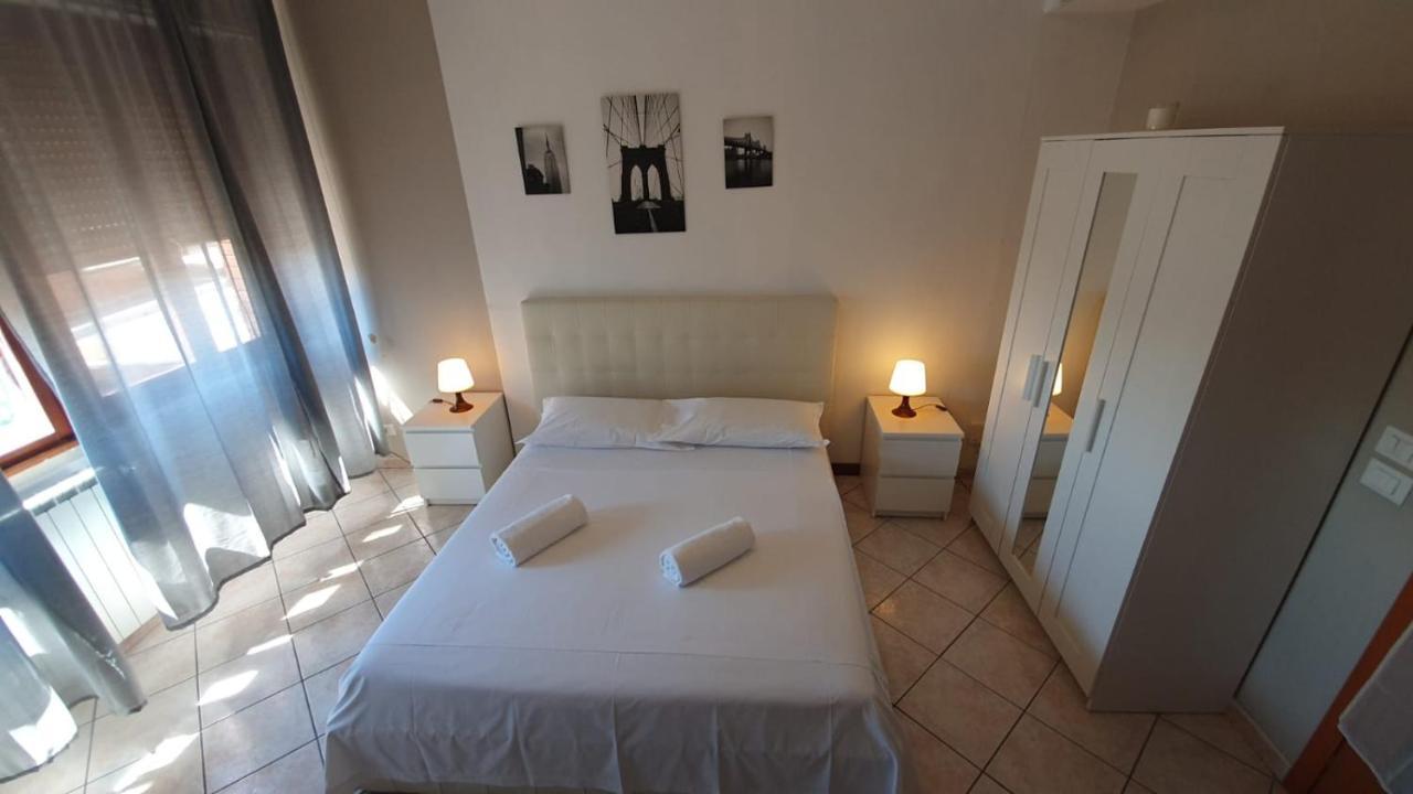Kamer met Queensize Bed en Gedeelde Badkamer