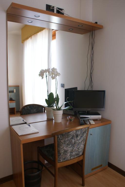 Double or Twin Room with Balcony and Sea View,13096467:JPEG