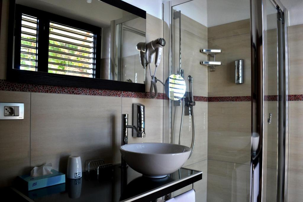 Quadruple Room with Balcony and Sea View,12949938:JPEG