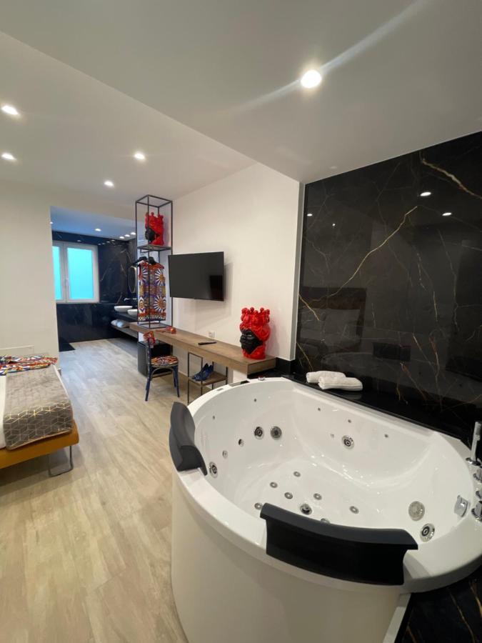 Kamer met Kingsize bed en Bubbelbad