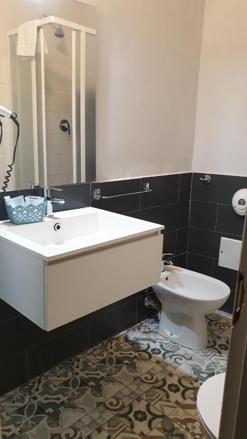 Triple Room Bathroom,1706876171:JPEG