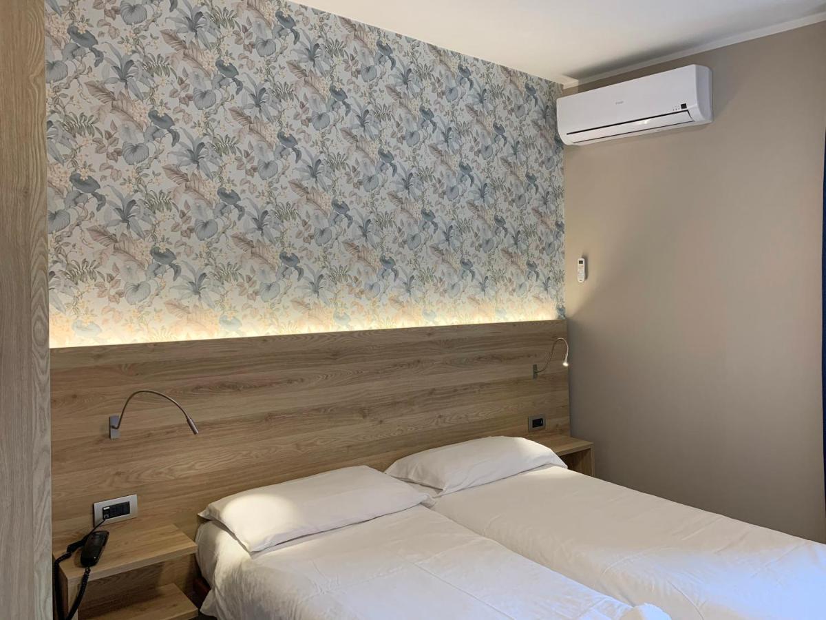 Zweibettzimmer mit Balkon