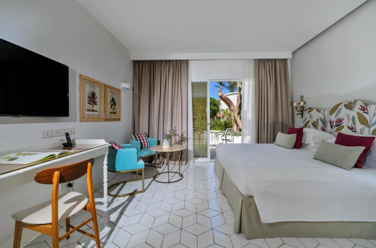 Premium Zimmer mit Terrasse und Gartenblick