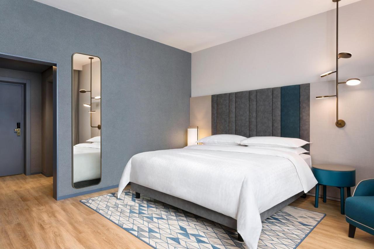 Superior King Room,1348914485:JPEG