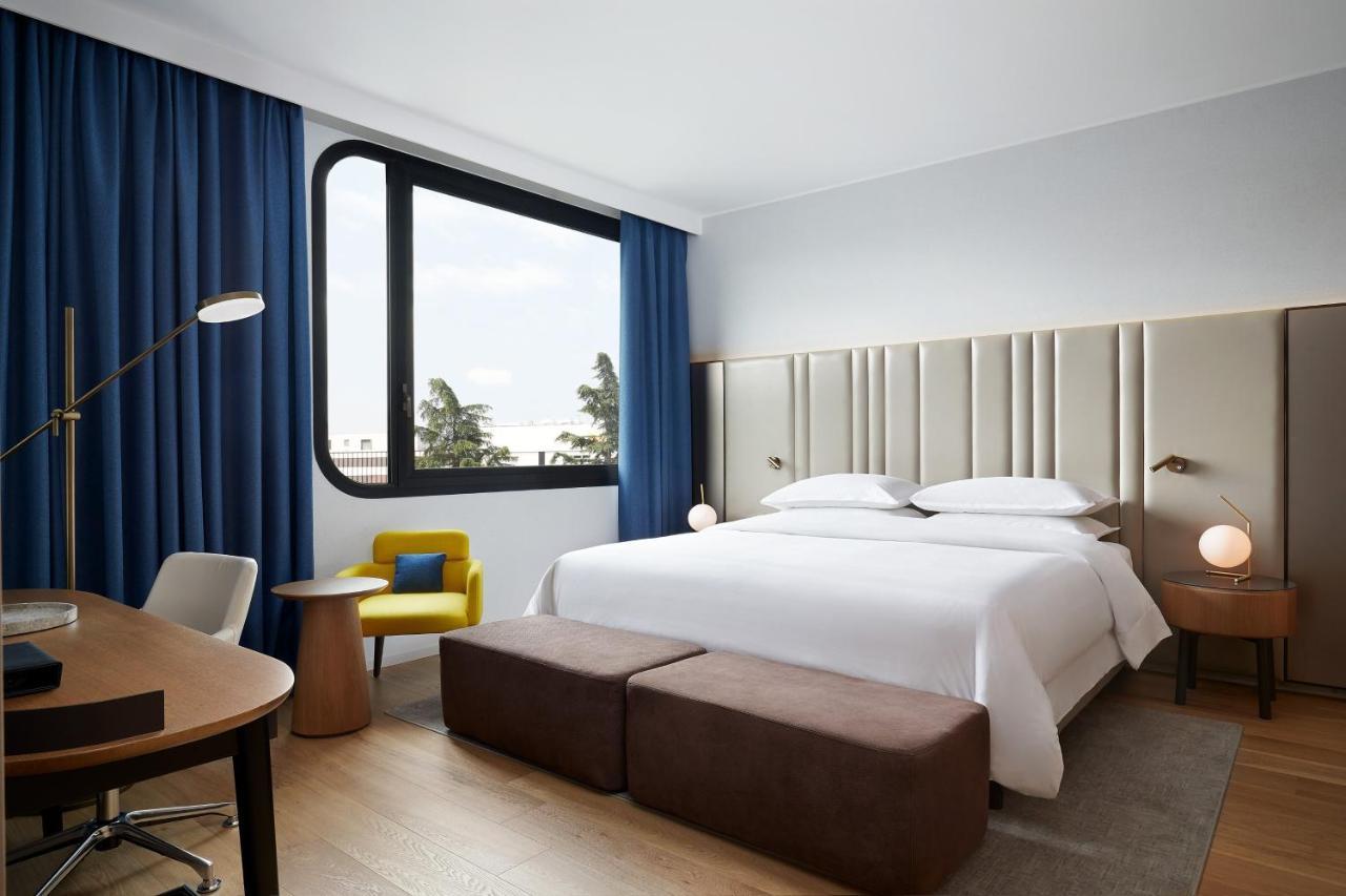 Executive Suite with Club Lounge Access,1351934659:JPEG