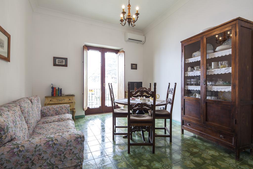 Deluxe Doppelzimmer mit Balkon und Meerblick