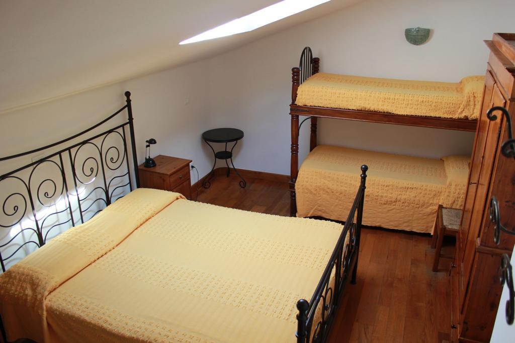 Vierbettzimmer mit Gemeinschaftsbad