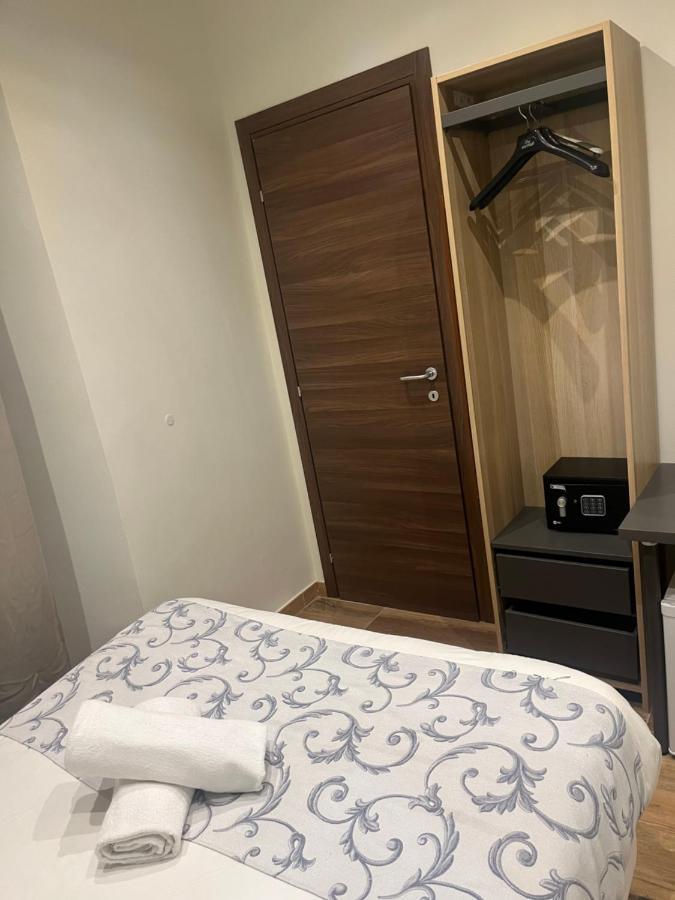 Small Double Room,1368707630:JPEG