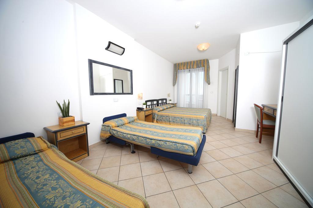 Camera Familiare con Vista Mare