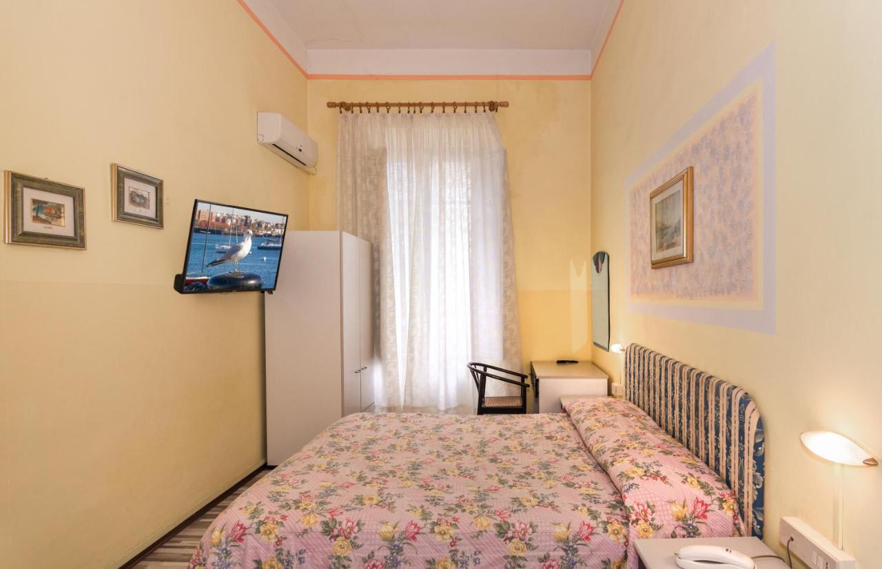 Doppel- oder Zweibettzimmer