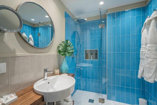 Deluxe Double or Twin Room with Pool View