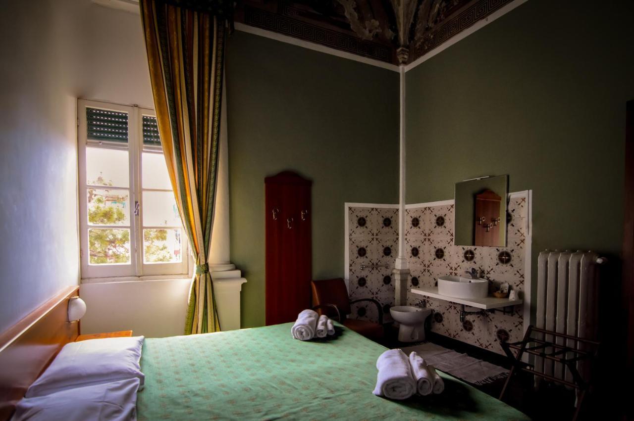 Doppel-/Zweibettzimmer mit privatem, externem Bad