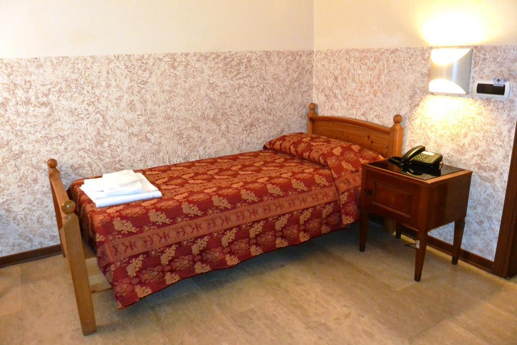 Single Room,141211746:JPEG