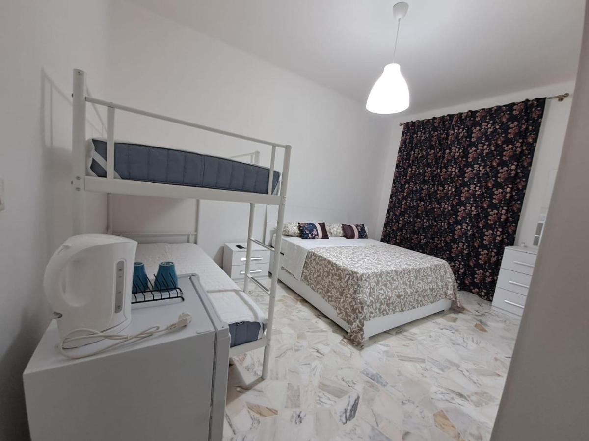 Vierpersoonskamer met Gedeelde Badkamer