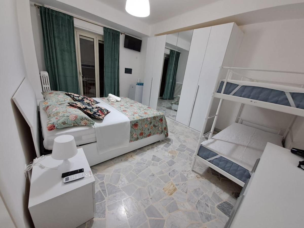 Vierpersoonskamer met Gedeelde Badkamer
