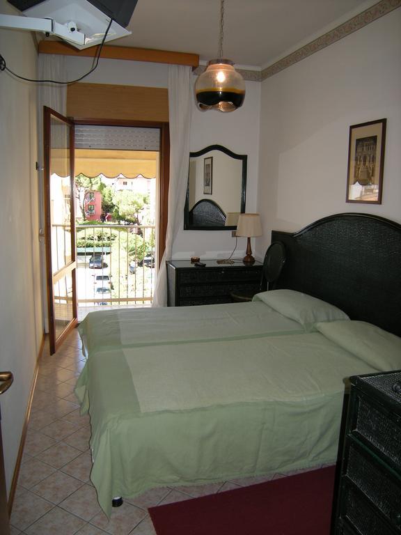Doppel- oder Zweibettzimmer