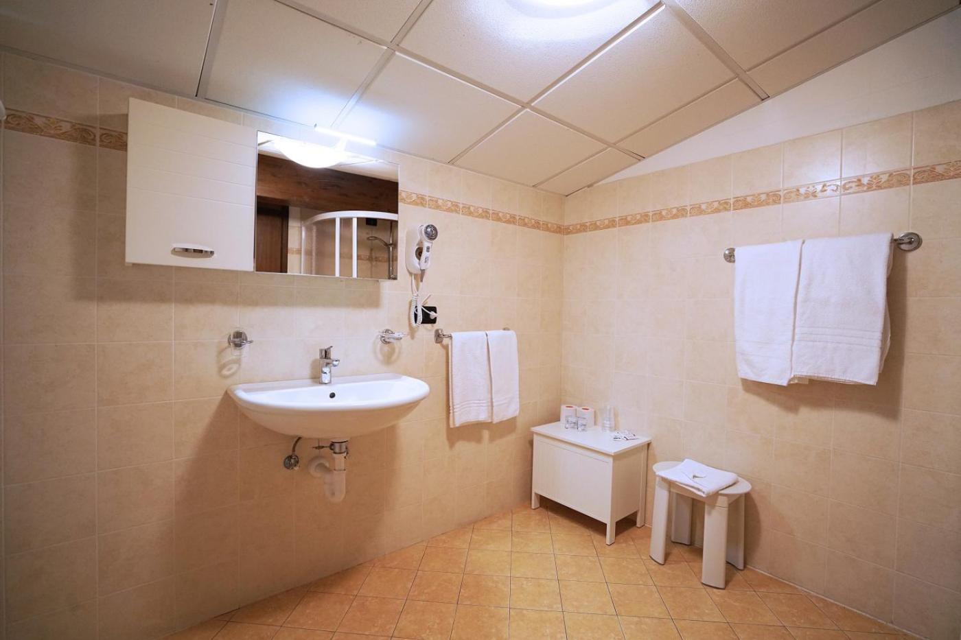 Twin Room with Private Bathroom,1742840108:JPEG