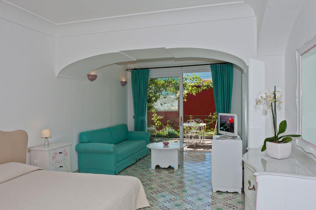 Quarto Standard com Cama de Casal ou 2 de Solteiro e Vista da Cidade