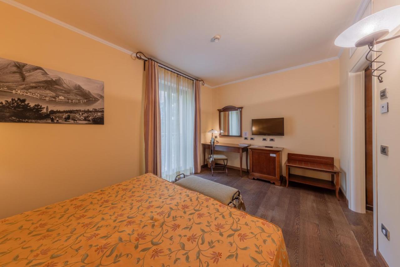 Chambre Double ou Lits Jumeaux - Vue sur Rue