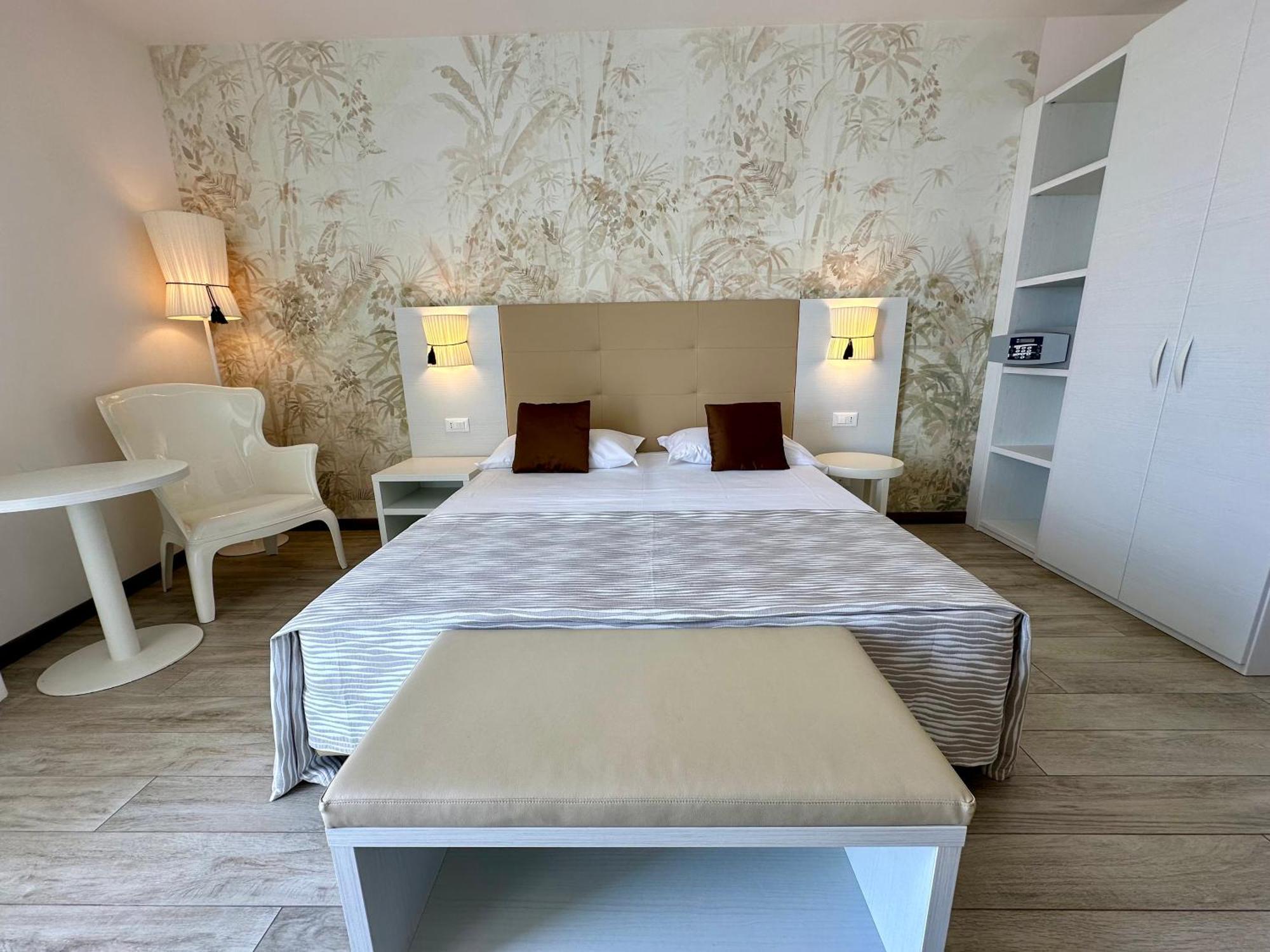 Deluxe Double or Twin with Terrace and Side Sea View