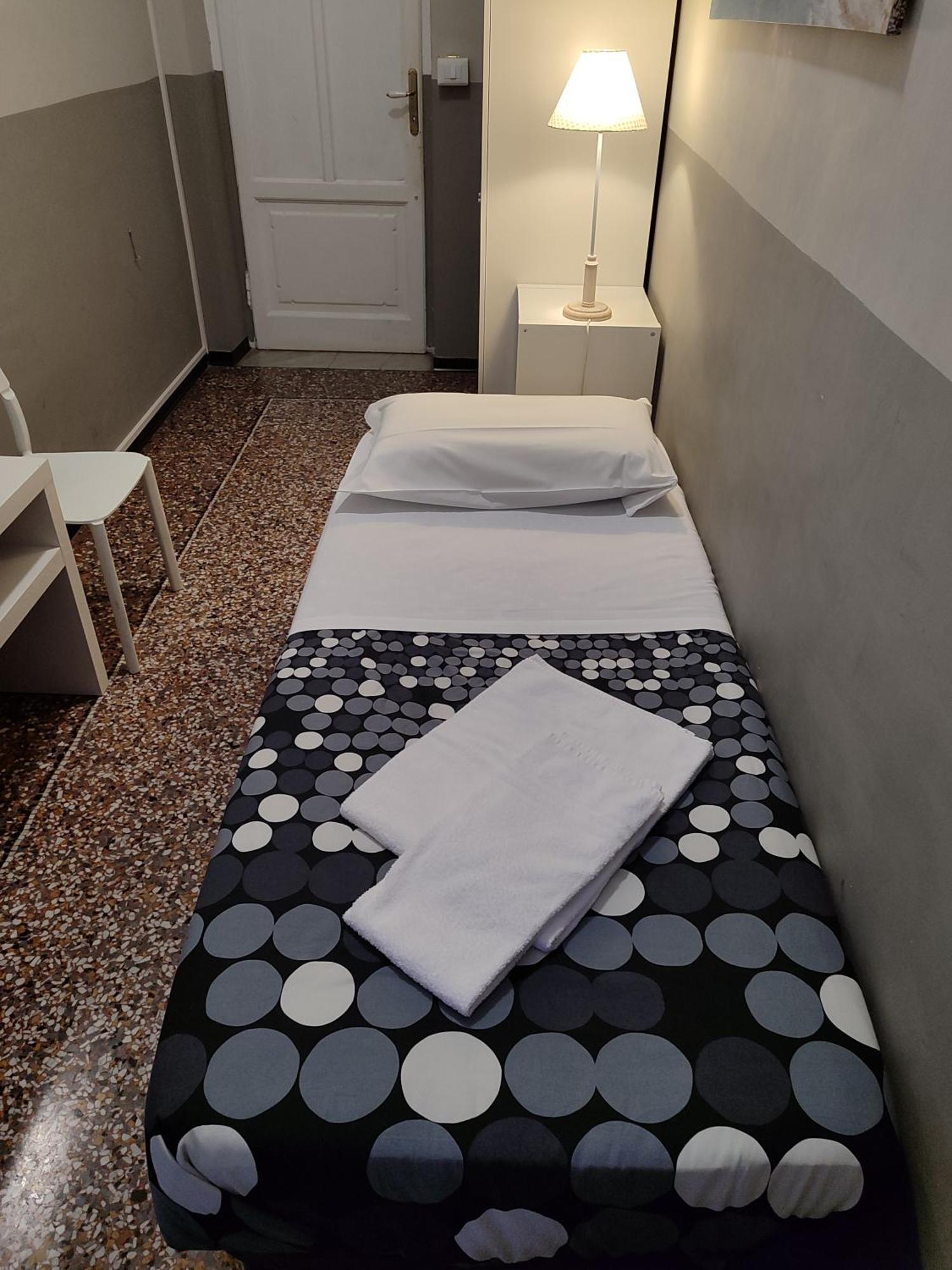 Quarto Individual com Banheiro Compartilhado