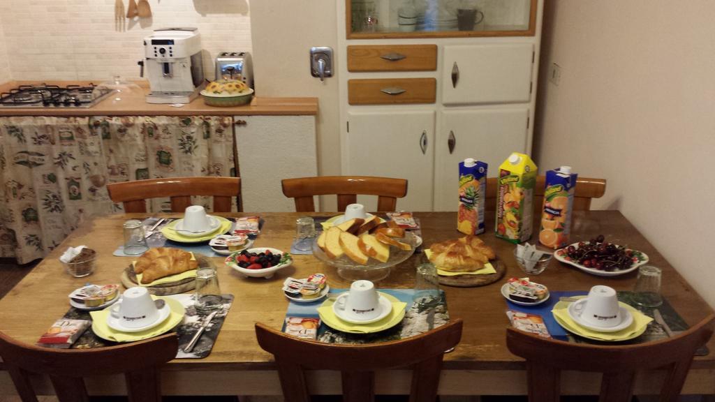 Klassieke Driepersoonskamer met Gedeelde Badkamer